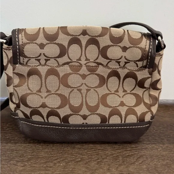 Coach Hamptons Flap Signature Crossbody Bag - Picture 4 of 6